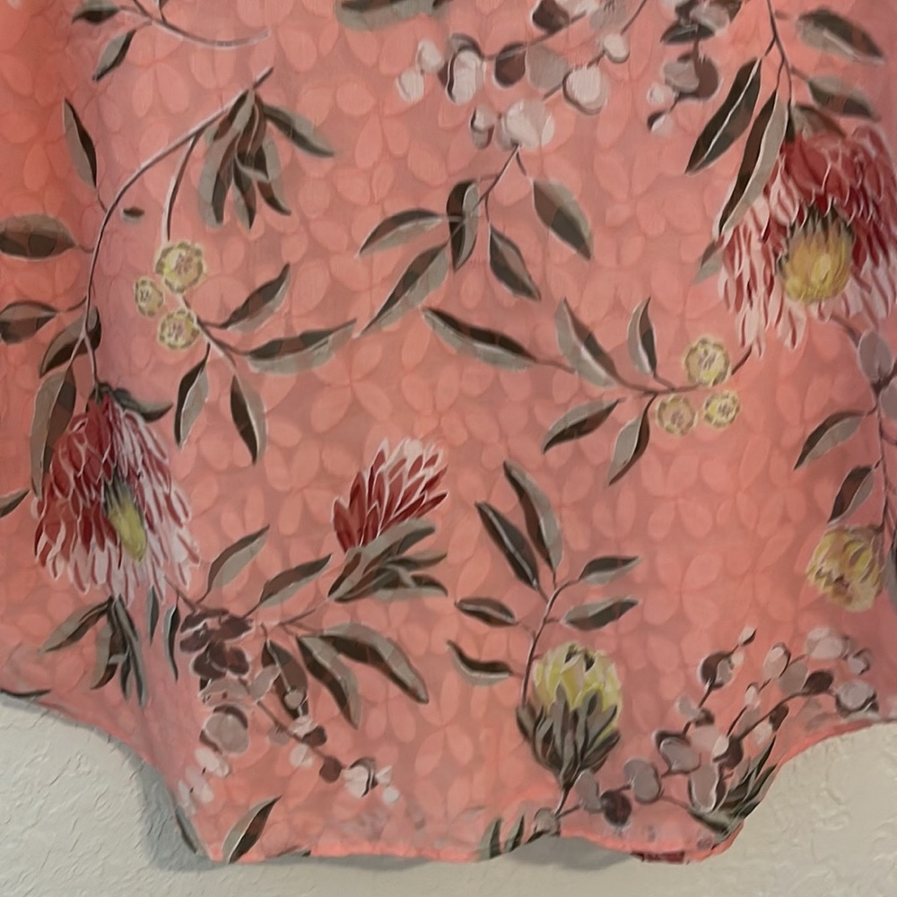 NWOT Loft Pink Floral Flutter Cap Sleeve Shell top blouse sz. Small - Picture 6 of 12
